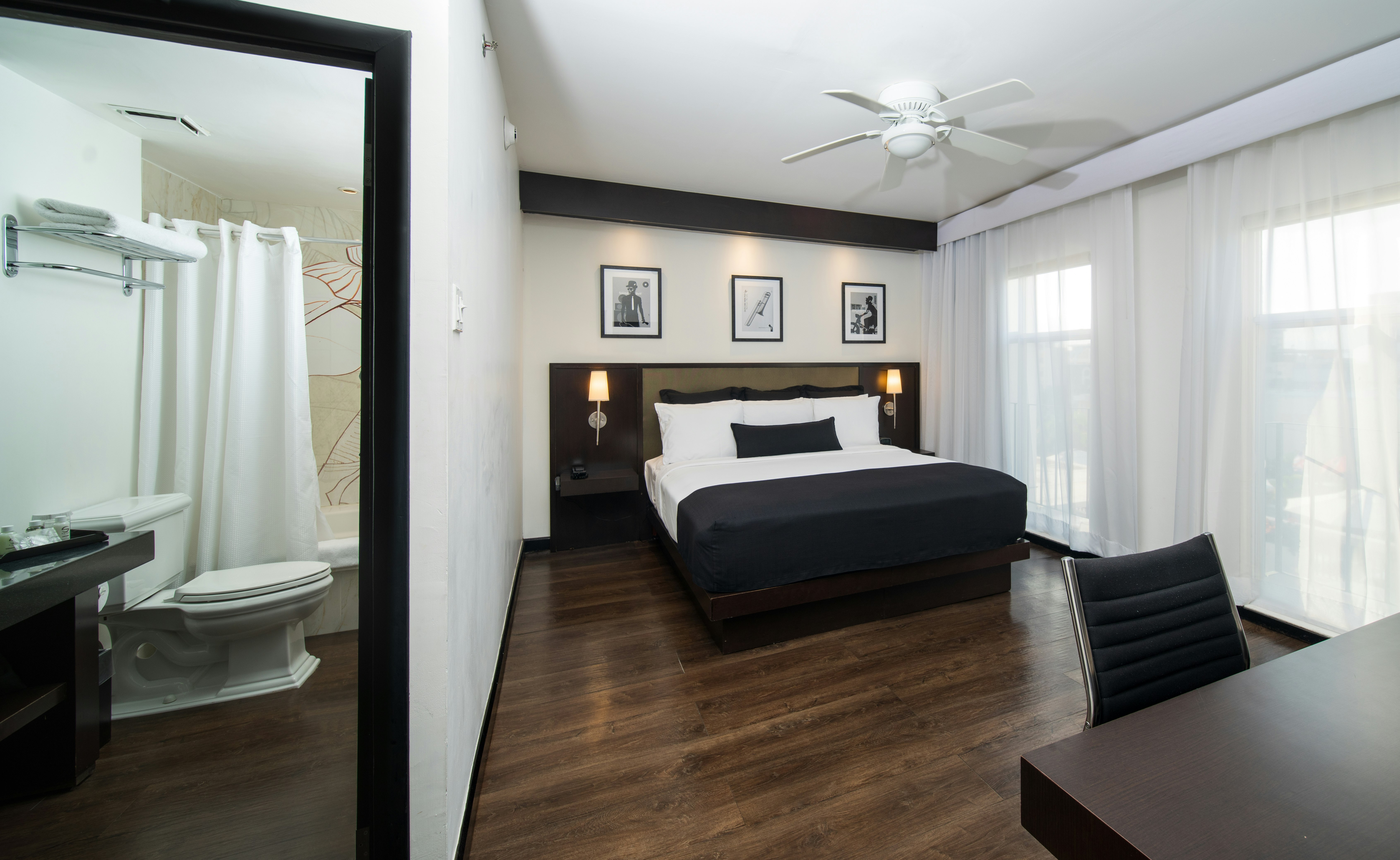 Spanish Court Hotel 16/50