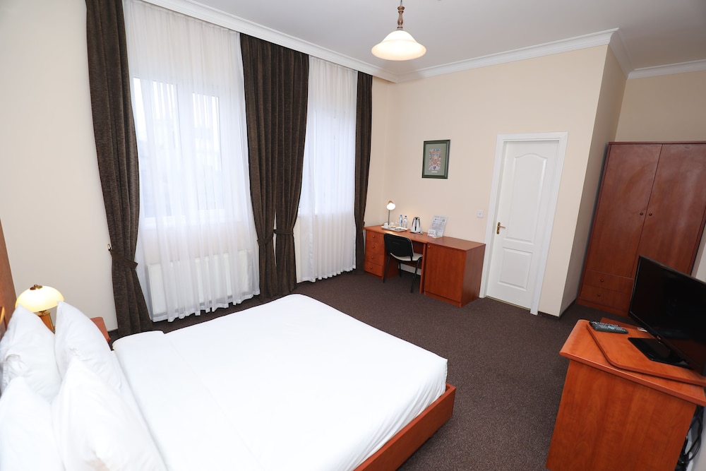 Azcot Hotel 16/45