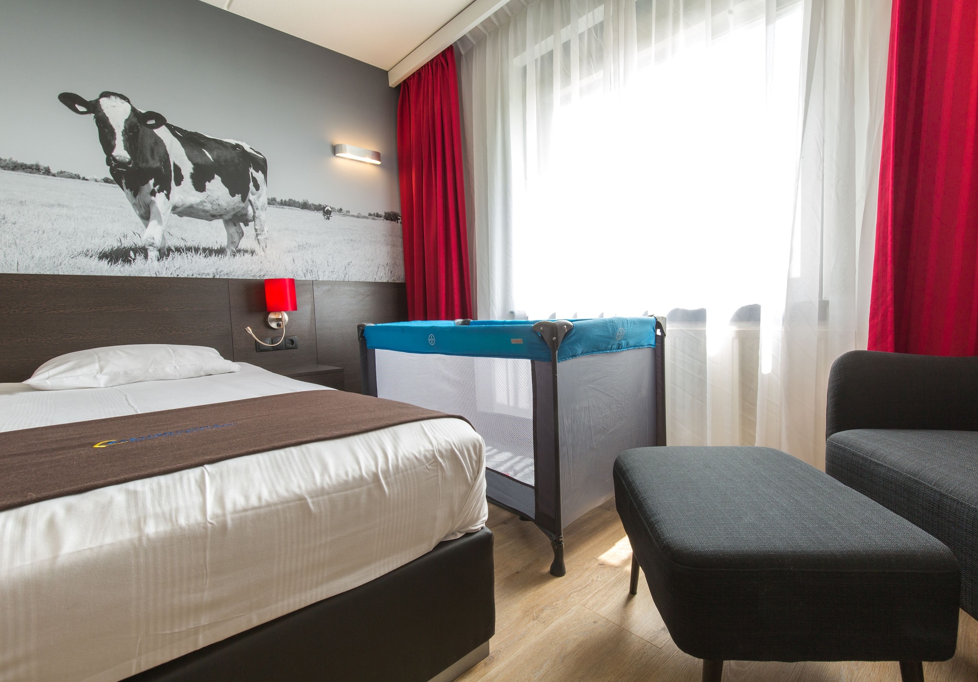 DELUXE, TWIN BEDS