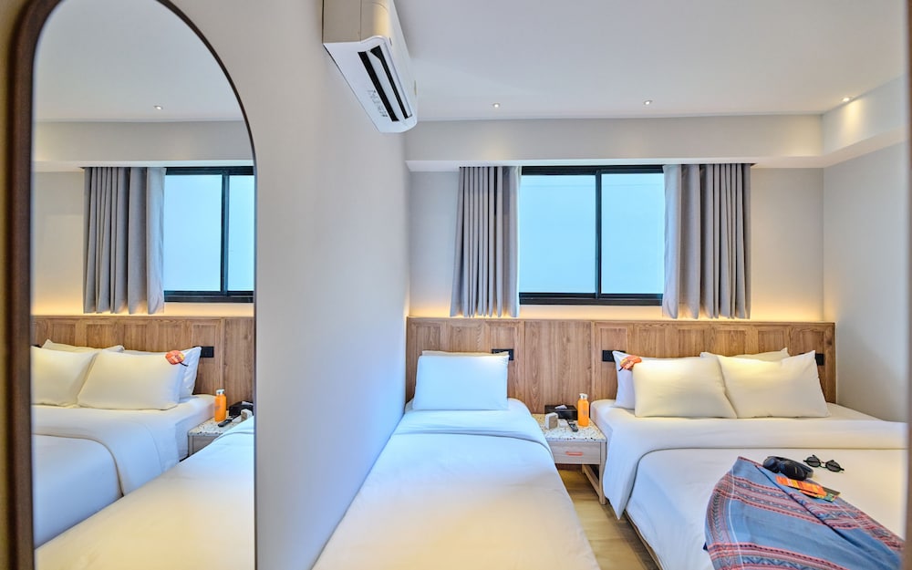 Lub d Bangkok Siam – New Look, Across from MBK & Skytrain Access 40/75