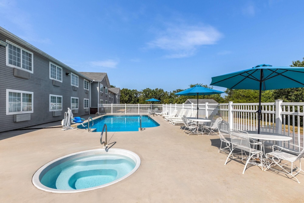 Days Inn by Wyndham Mountain Home 51/55