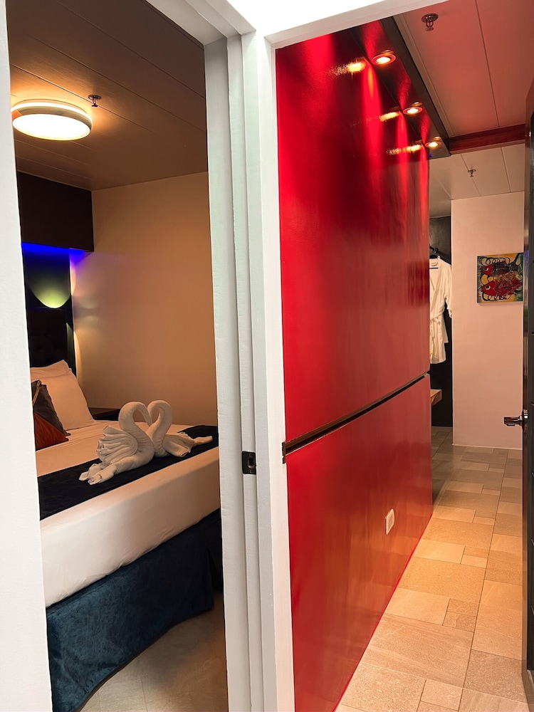 Clockworkorange Luxury Suites 17/72