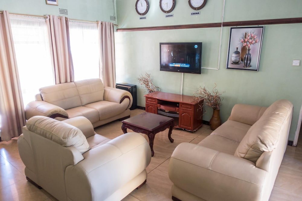 Woodlands Lodge & Tours 28/50