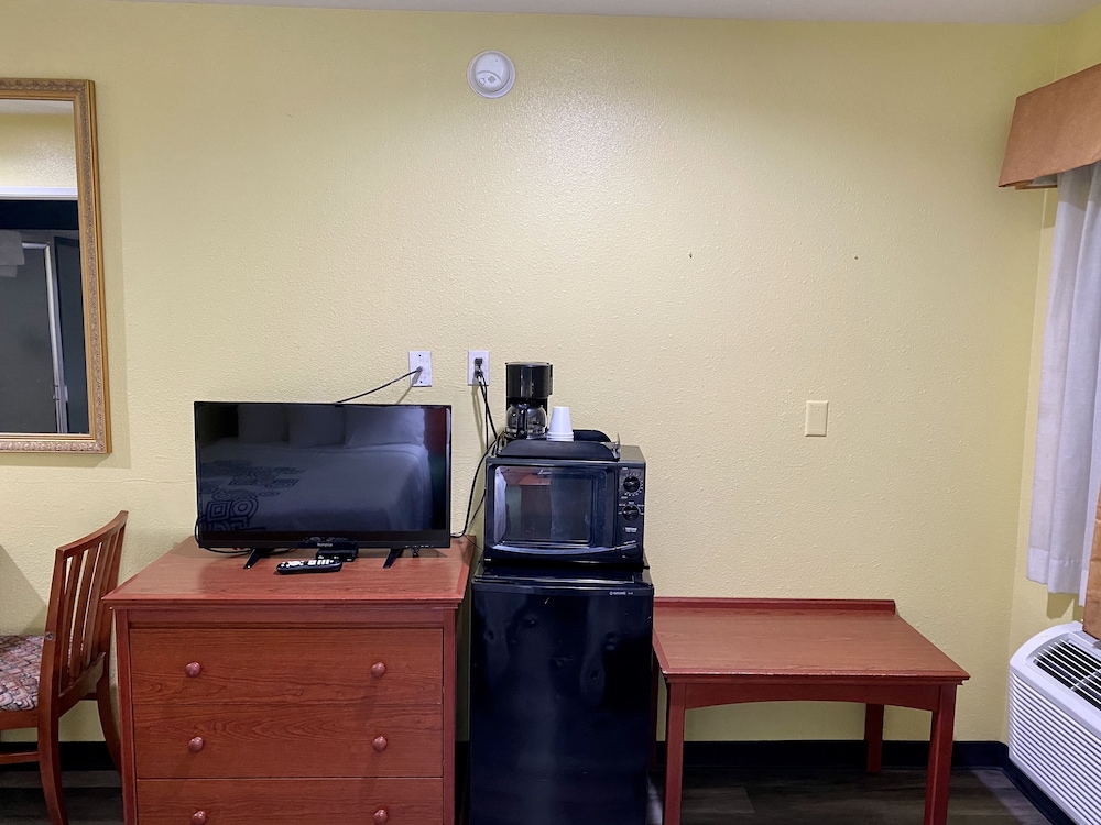 Travelers Inn Medford 51/58