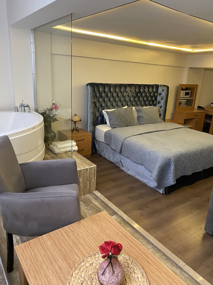 Aiza Suites 10/53
