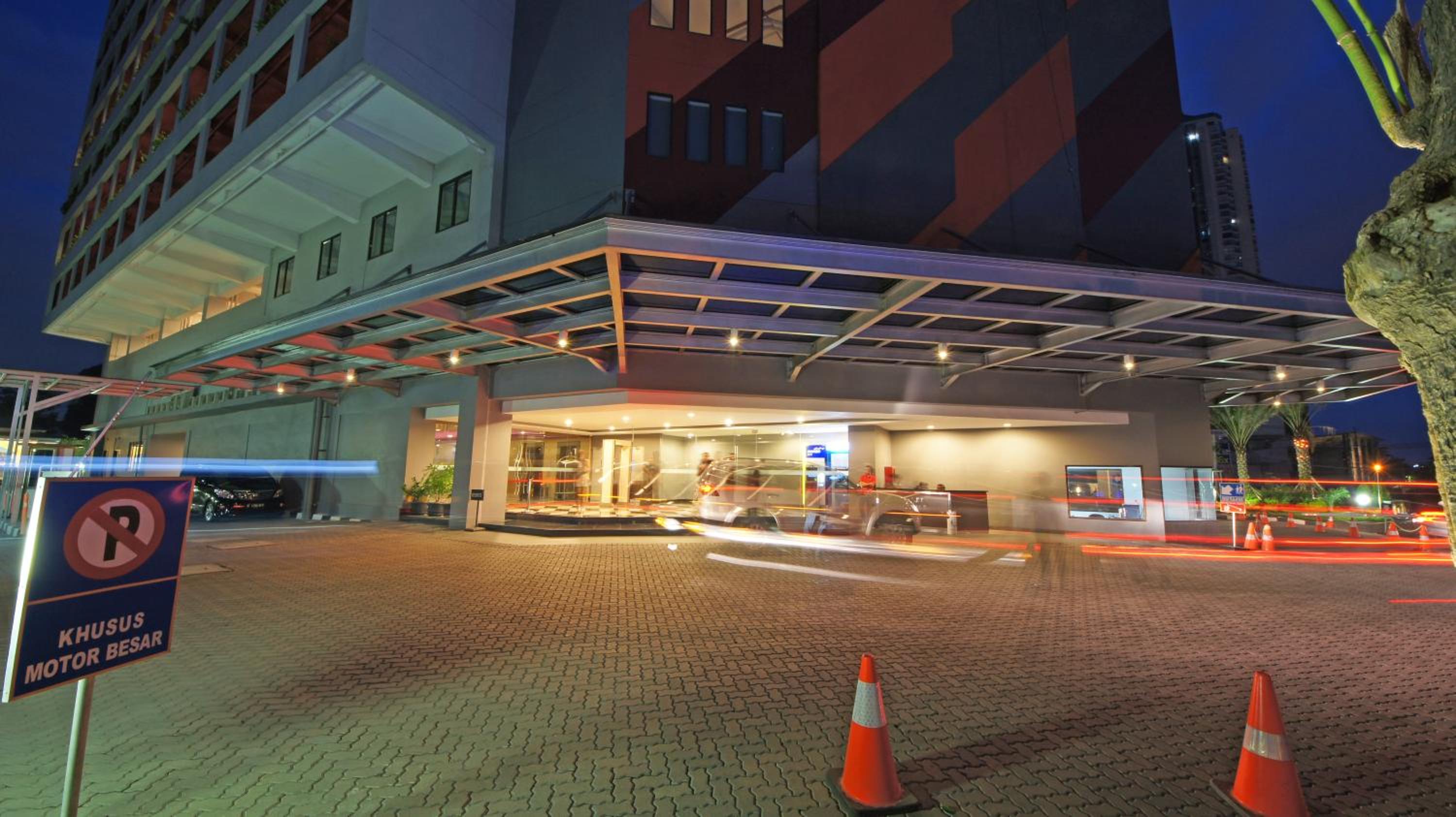 B FASHION HOTEL 41/46