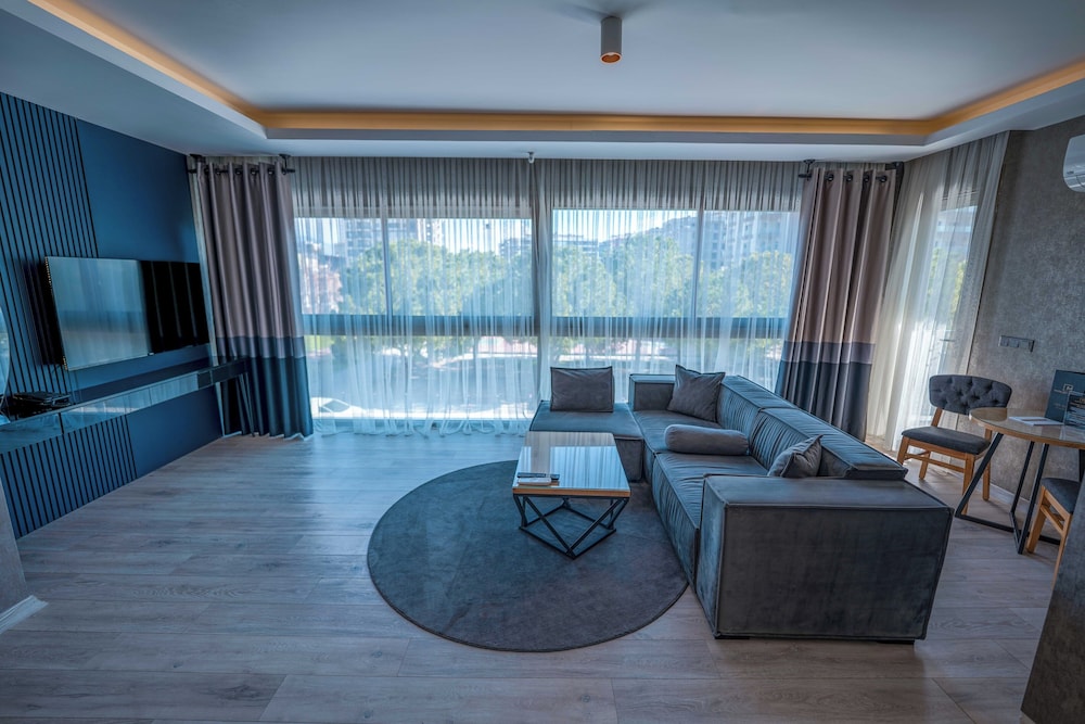 Marlen Hotel Bayrakli 37/48
