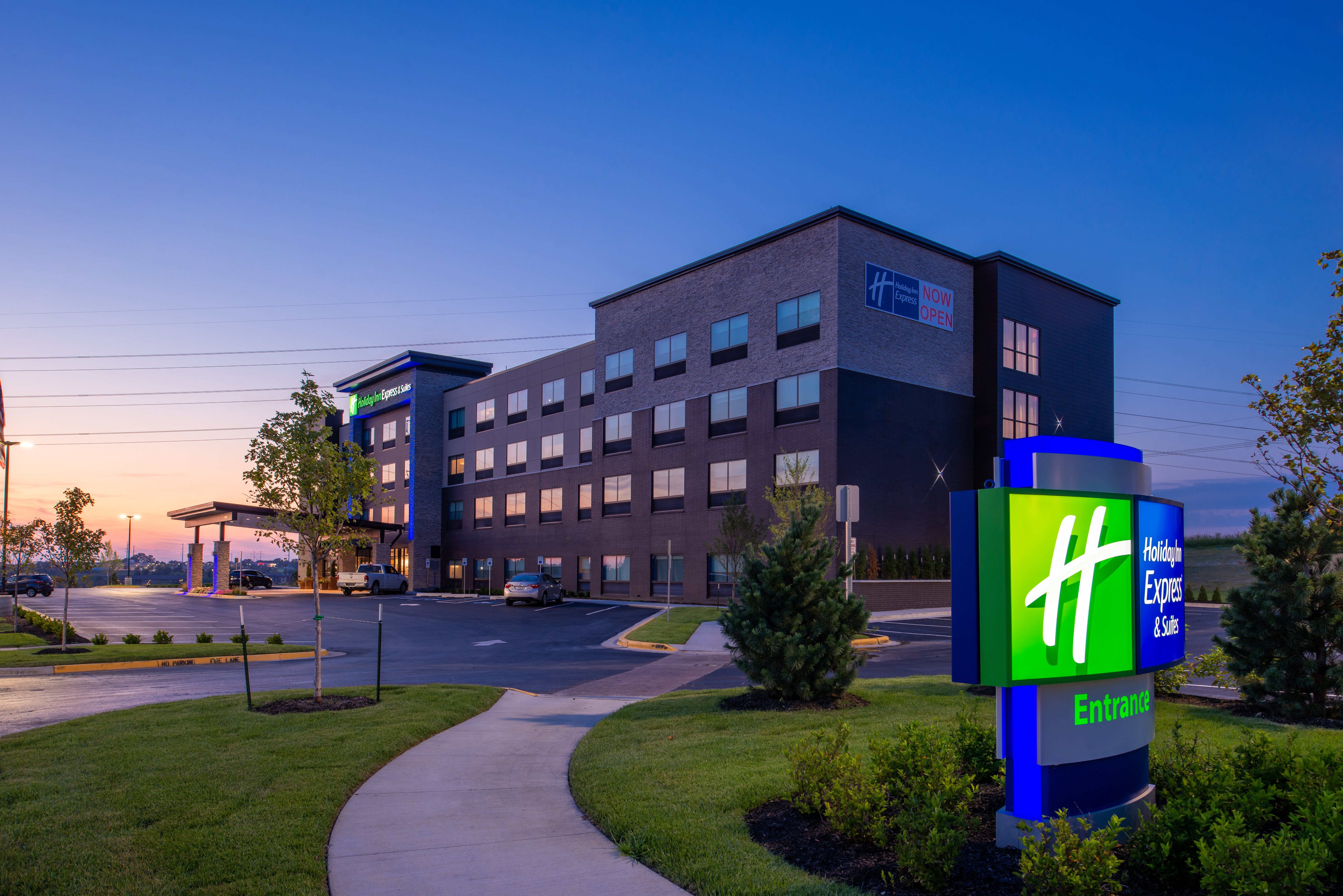 Holiday Inn Express & Suites Olathe West 2/60