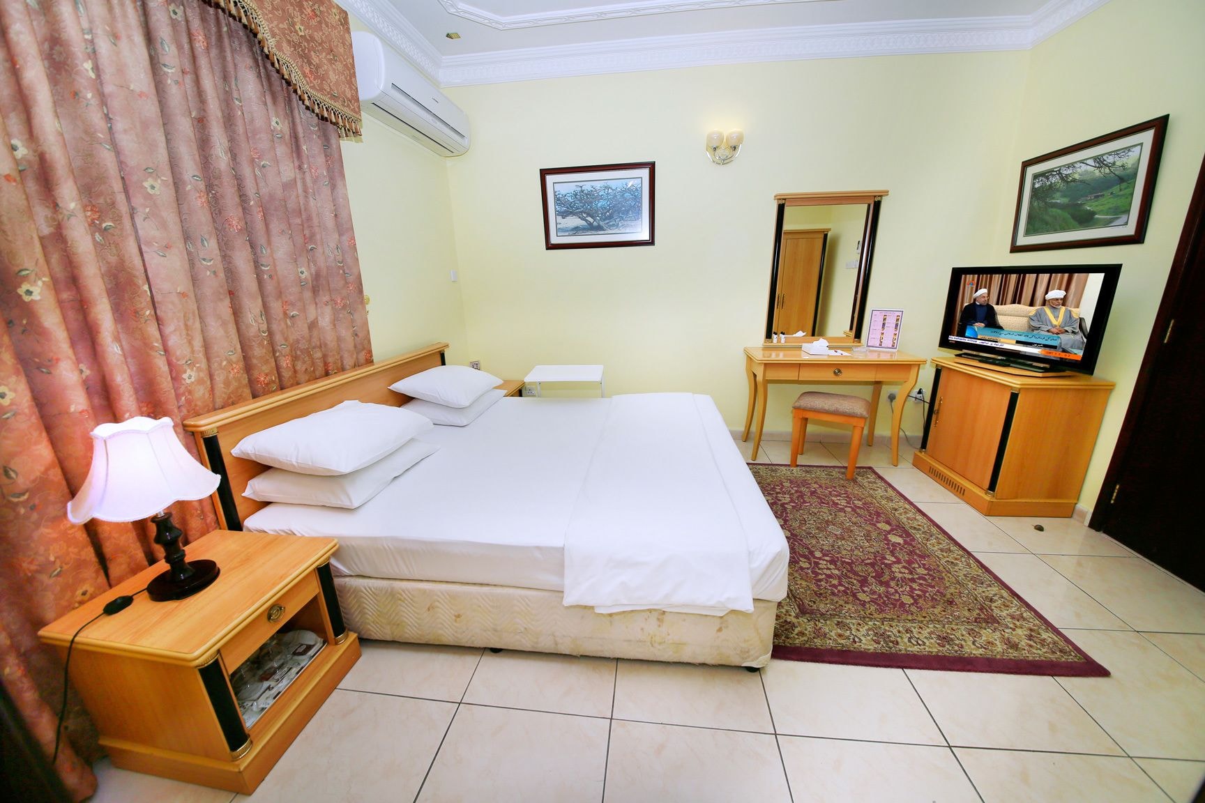 1 BEDROOM, SUITE