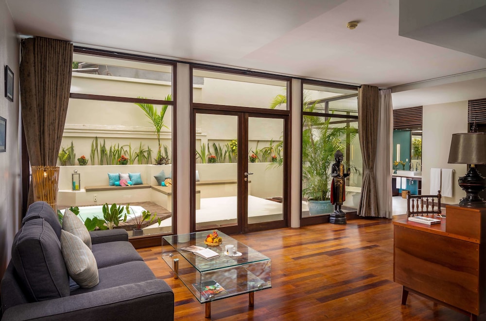 HERITAGE SUITES HOTEL 37/73