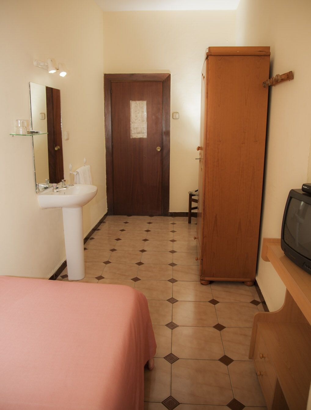 hostal paris