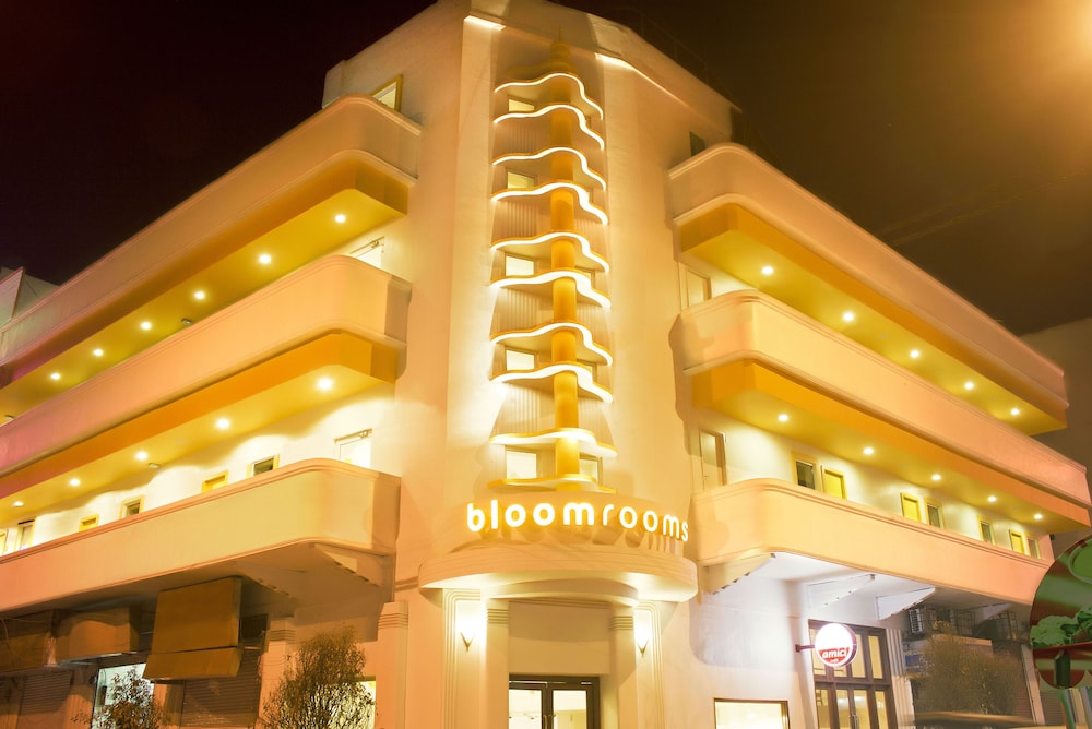 Bloomrooms at New Delhi Railway Station - Hotel exterior and amenities