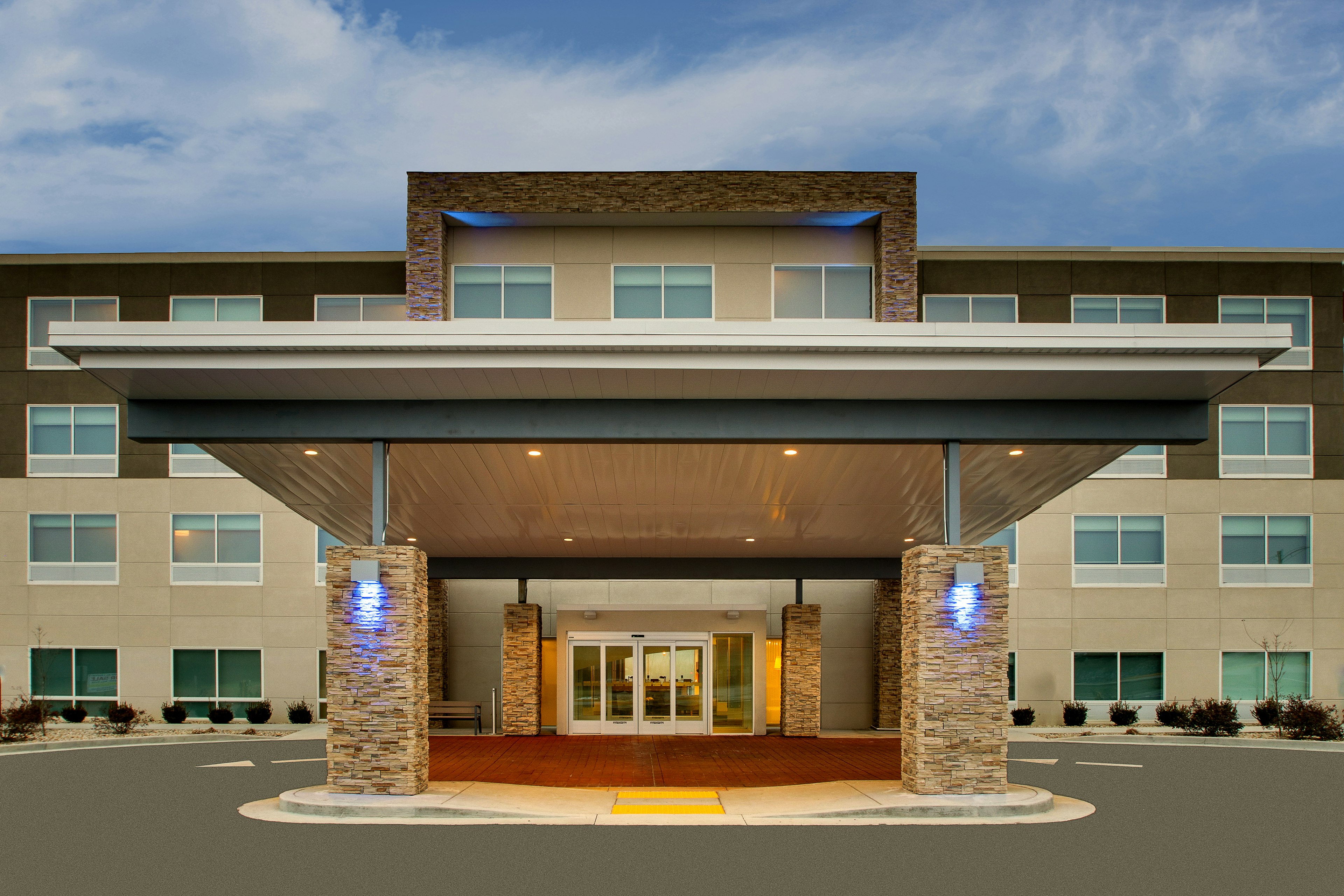 Holiday Inn Express and Suites Mt Sterling North 2/72