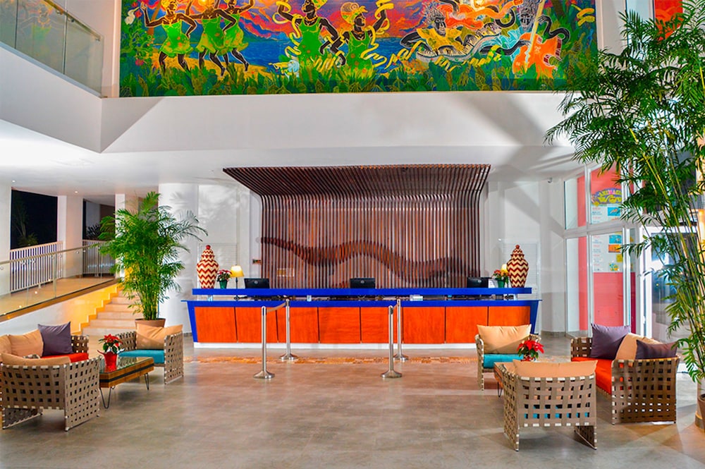 Grand Decameron Cornwall Beach, A Trademark All Inclusive 7/50