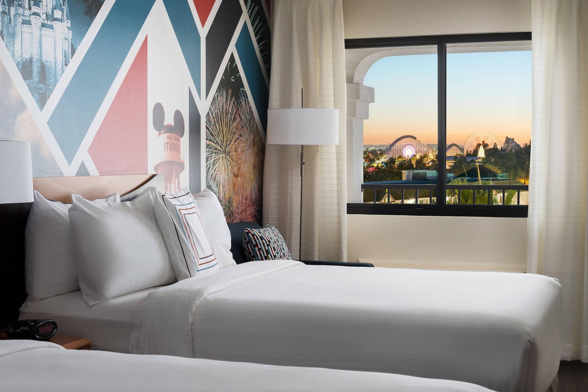 Theme, 2 Queen Beds، Fairfield Inn By Marriott Anaheim Resort 8/10