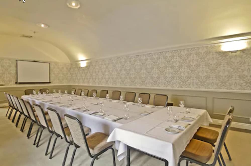 Saracens Head Hotel 34/50