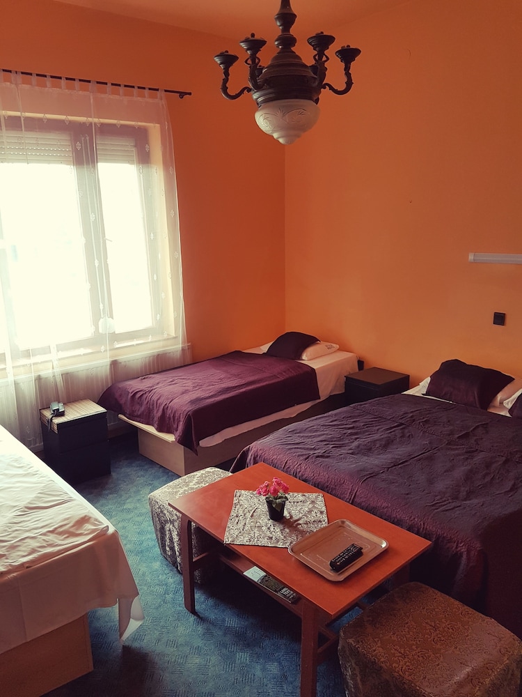 Attila Hotel 30/60