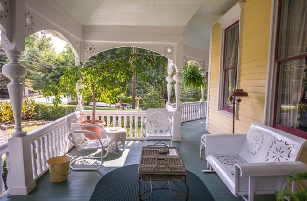 Sugar Magnolia Bed & Breakfast 17/34