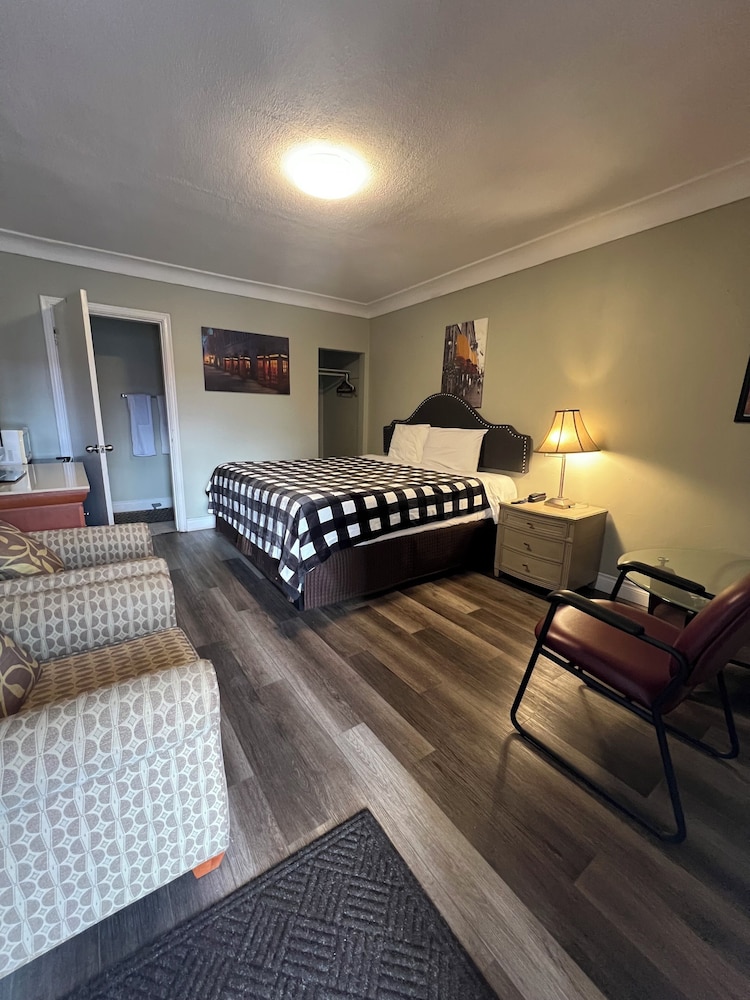 Tulip Motel 18/50