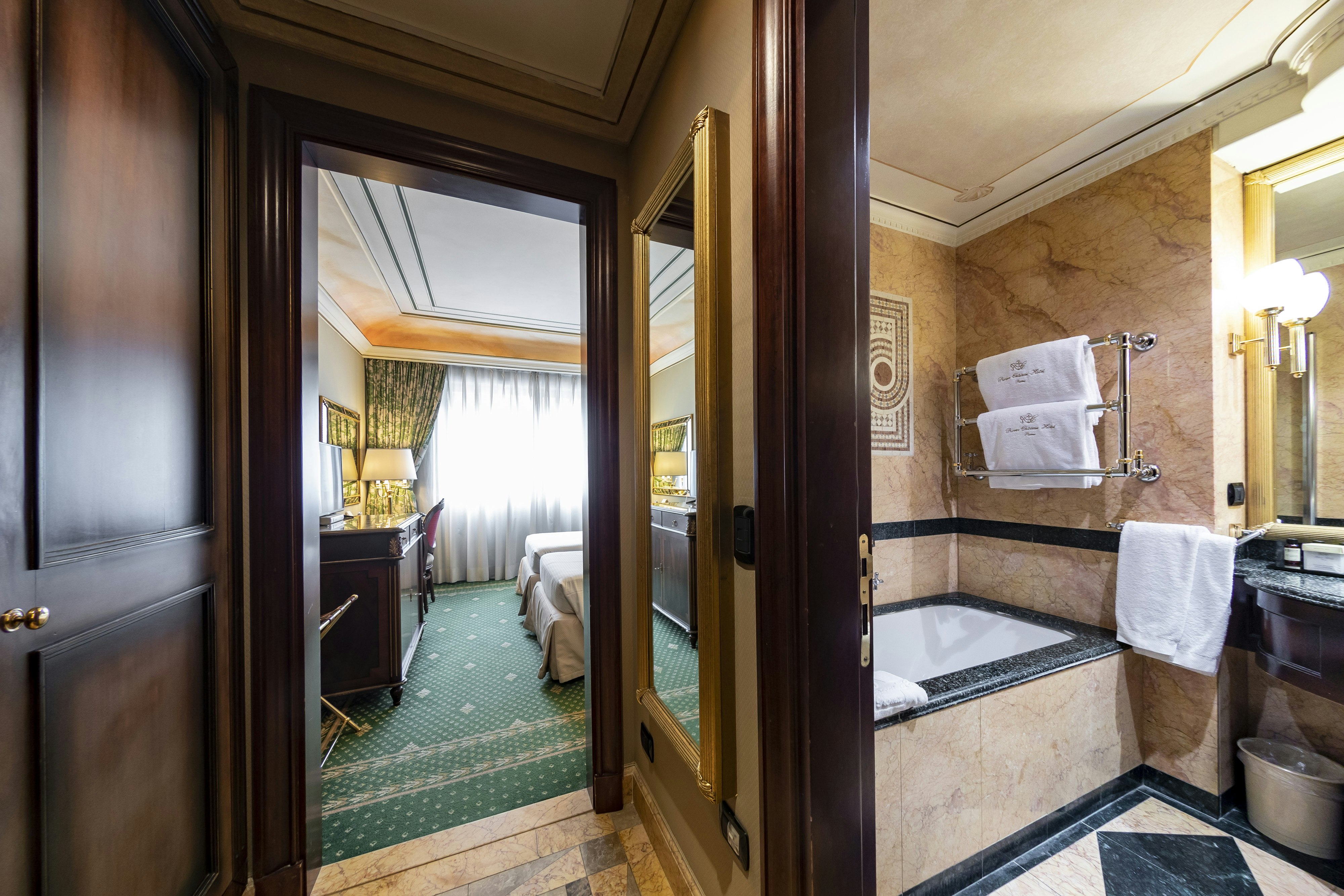 River Chateau Hotel 85/85