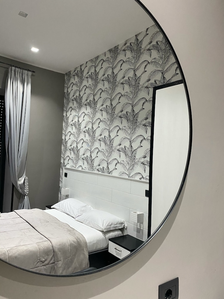 Parthenope Rooms 32/50