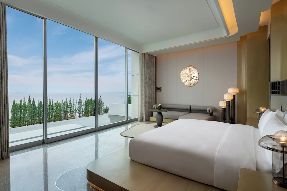 Classic, King Bed, Plunge Pool، Intercontinental Huzhou Taihu South By Ihg 1/2