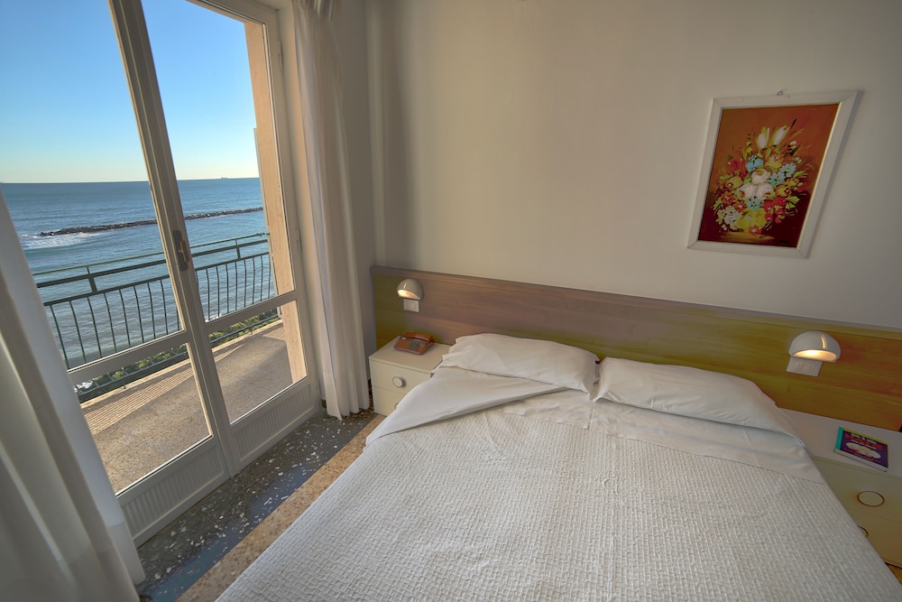 HOTEL MAYOLA 25/73