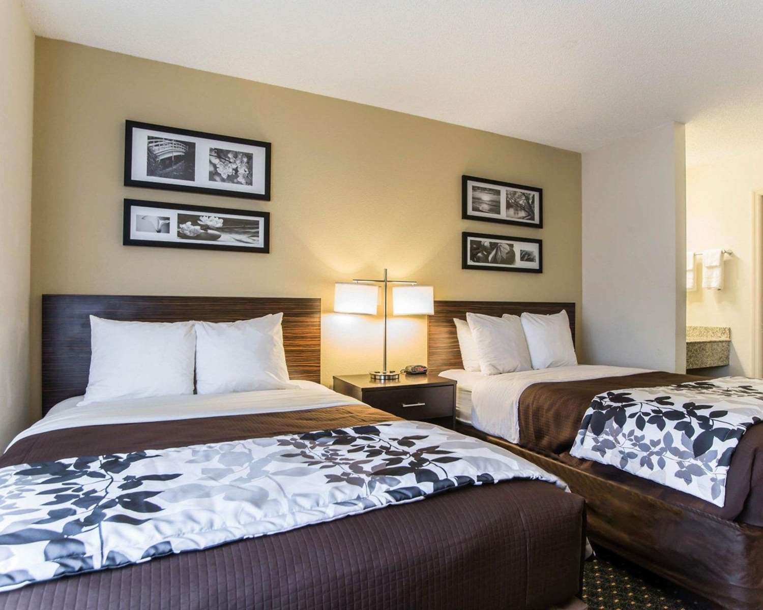 ROOM, 2 DOUBLE BEDS