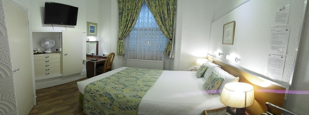 Falcon Hotel 24/50