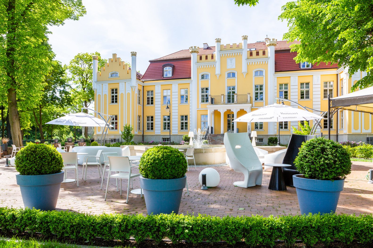 QUADRILLE CONFERENCE & SPA 4/50