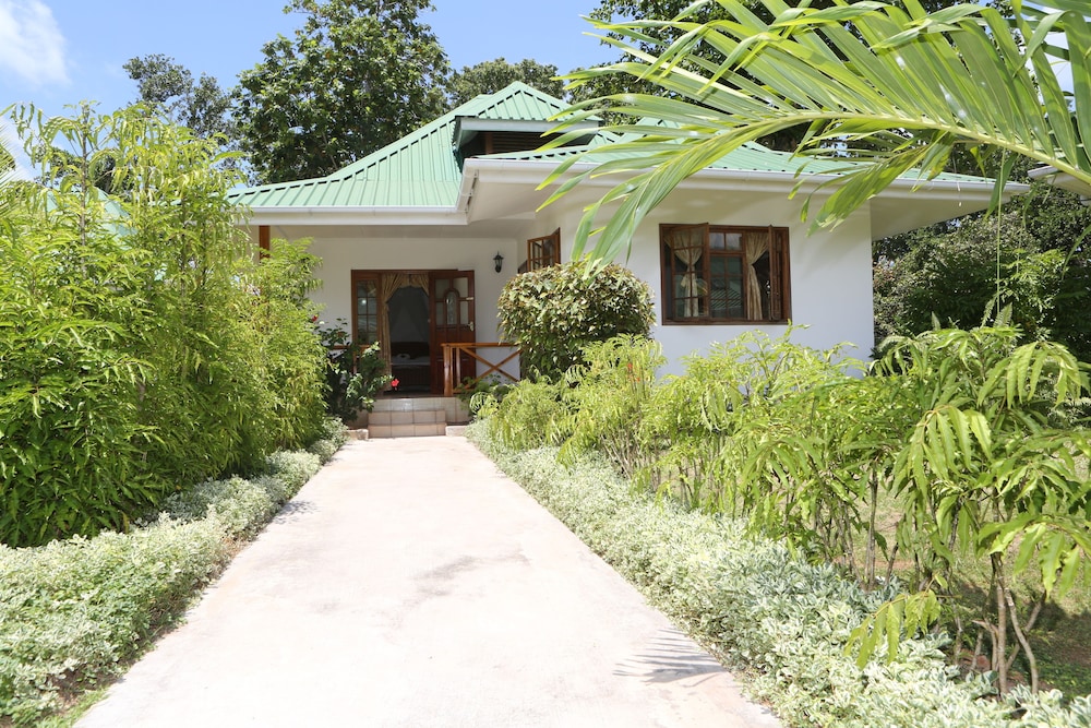 Le Surmer Self Catering Chalets 15/17