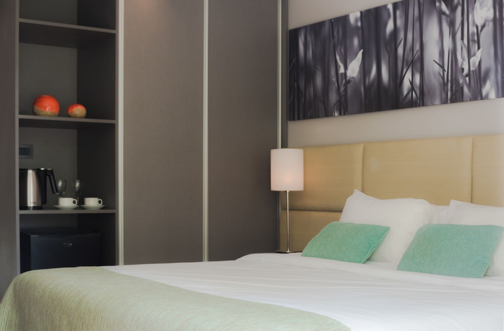 Portal Plaza Suites 12/50