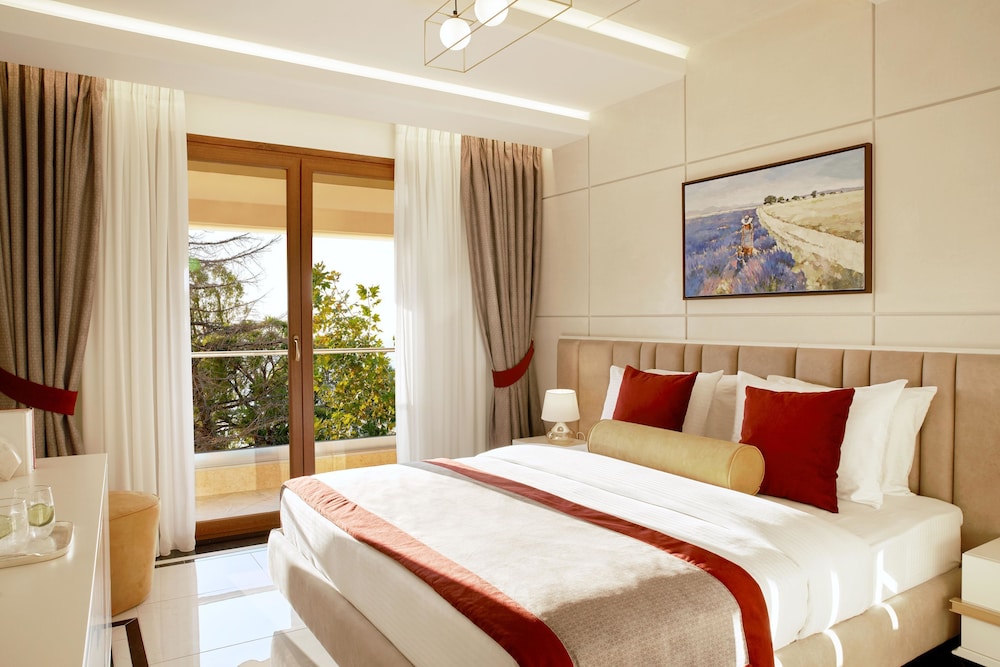 Suite, Sea View