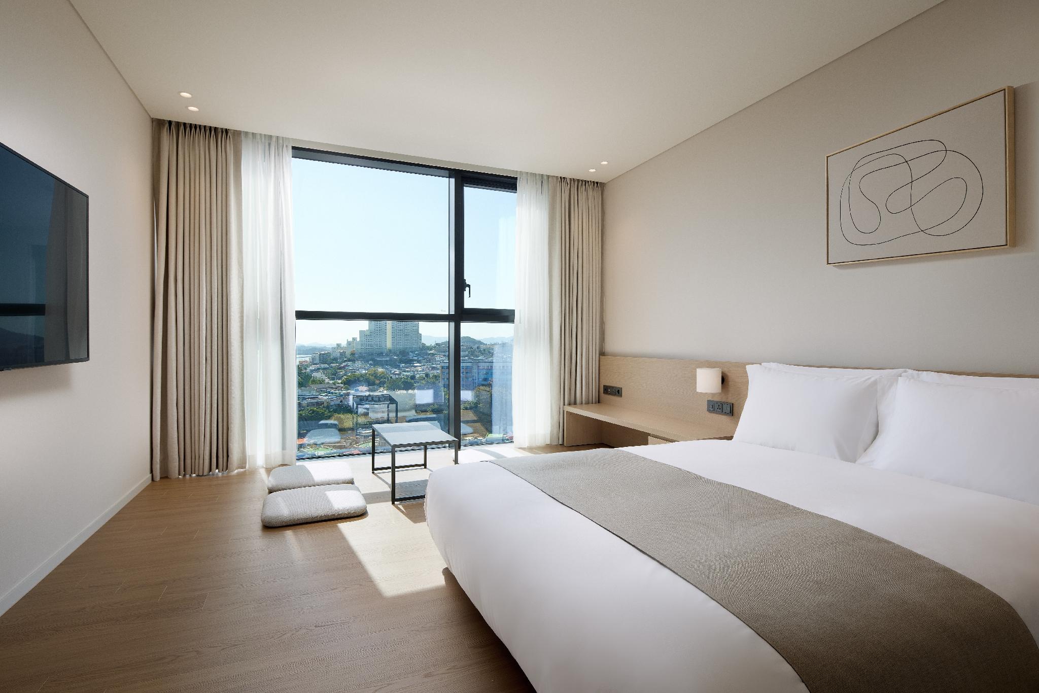 DELUXE, DOUBLE BED, CITY VIEW, ONDOL FLOOR