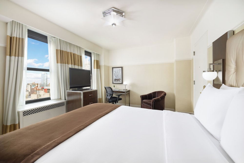 SUITE, QUEEN BED