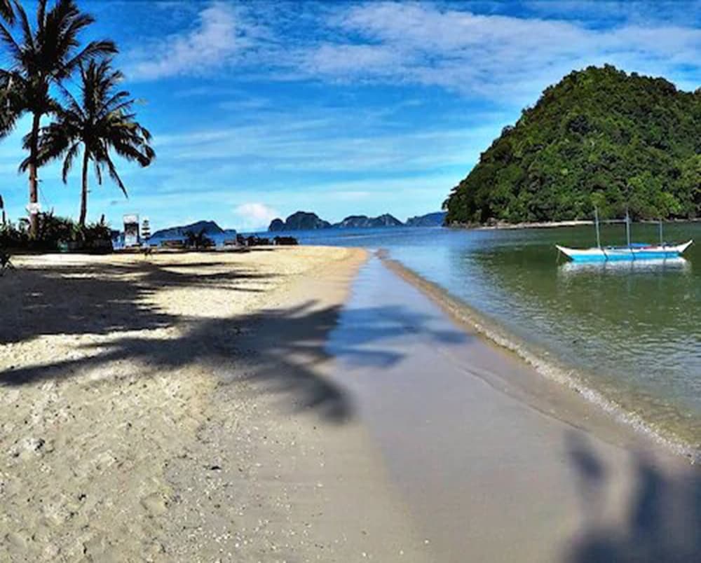 Las Cabanas Beach Resort 11/65