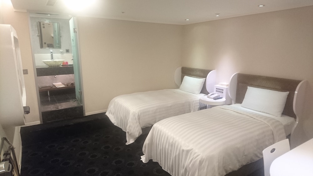 Ximen Airline Hotel 23/45