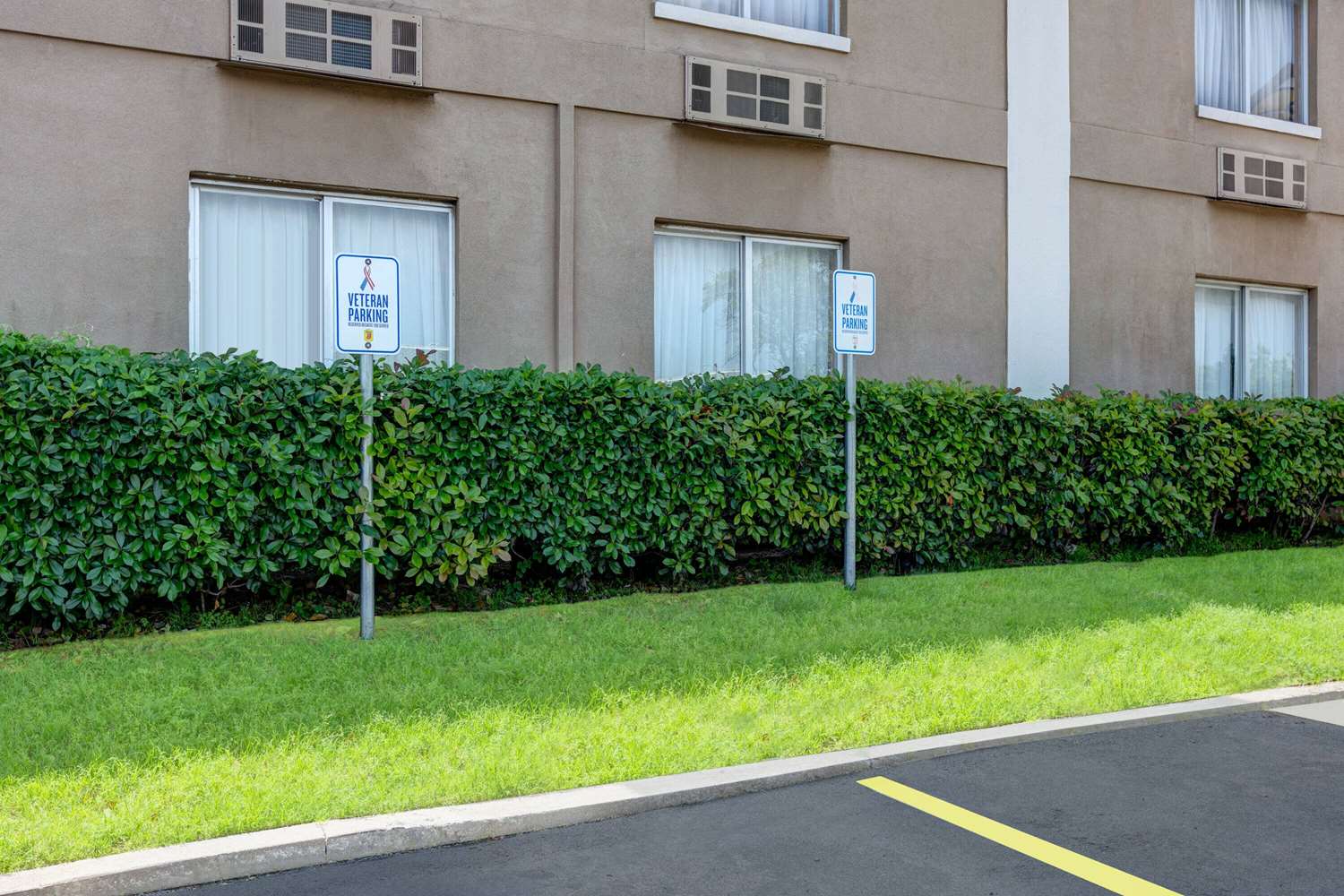 Super 8 By Wyndham Grand Prairie North 26/29