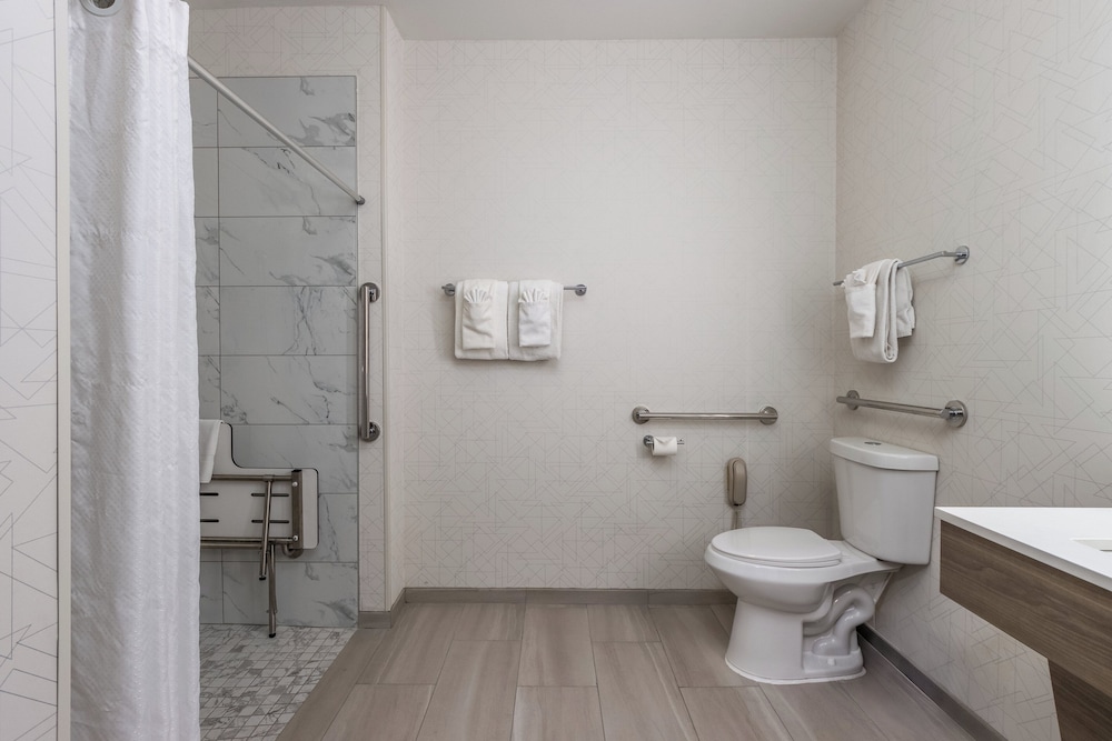 Holiday Inn Express Hotel and Suites Vancouver Mall/Portland Area 69/71