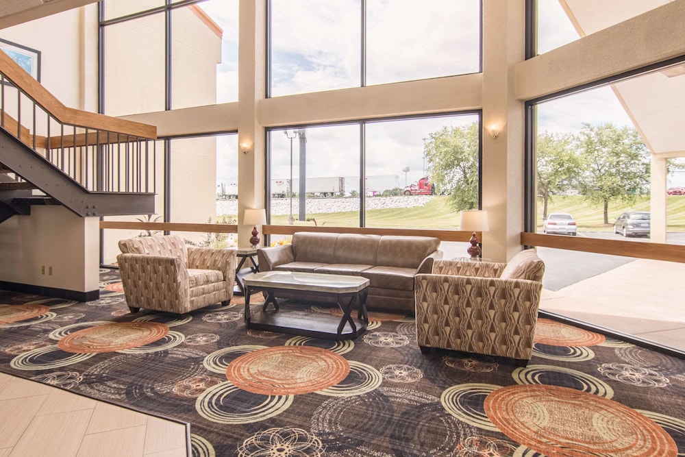Quality Inn Foristell, MO 32/48