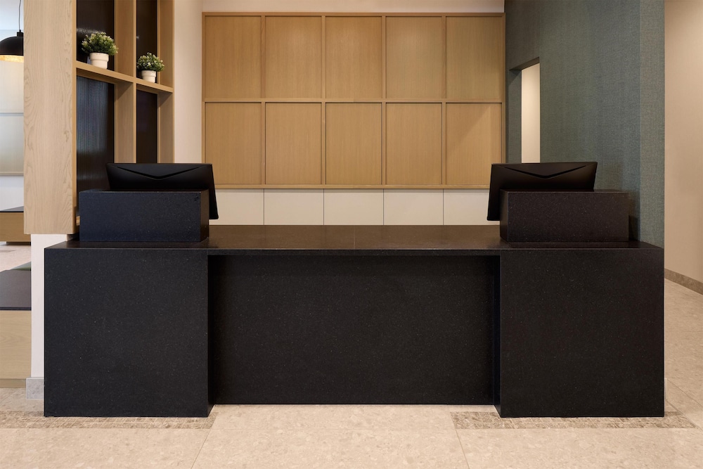 Hyatt Place Montreal Airport 5/50