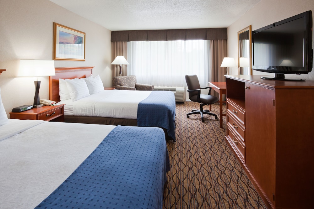 Holiday Inn Marquette 15/63