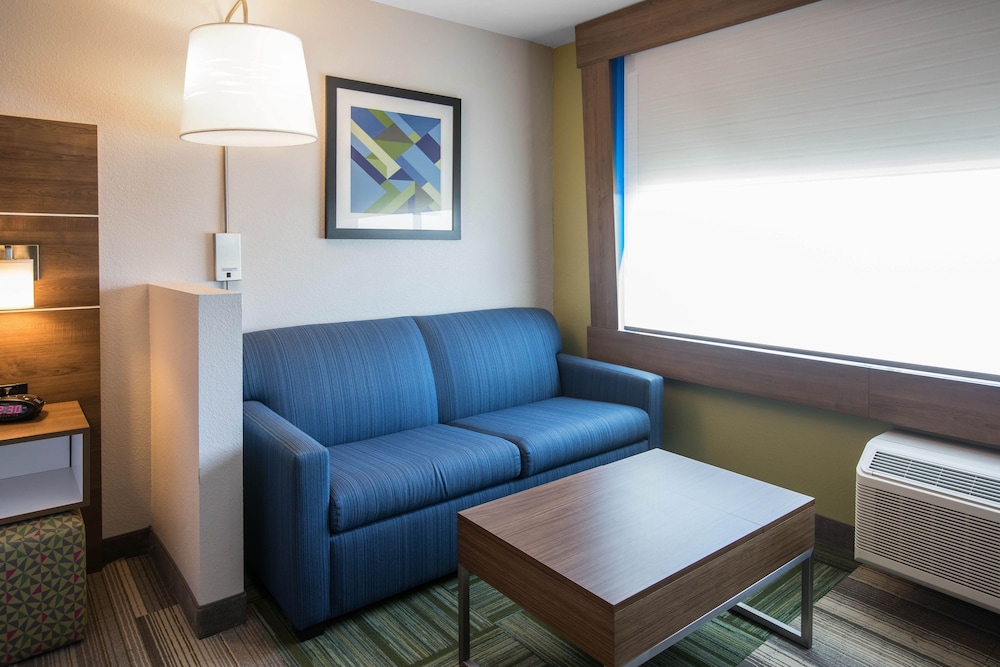 Holiday Inn Express & Suites Ludington 33/46