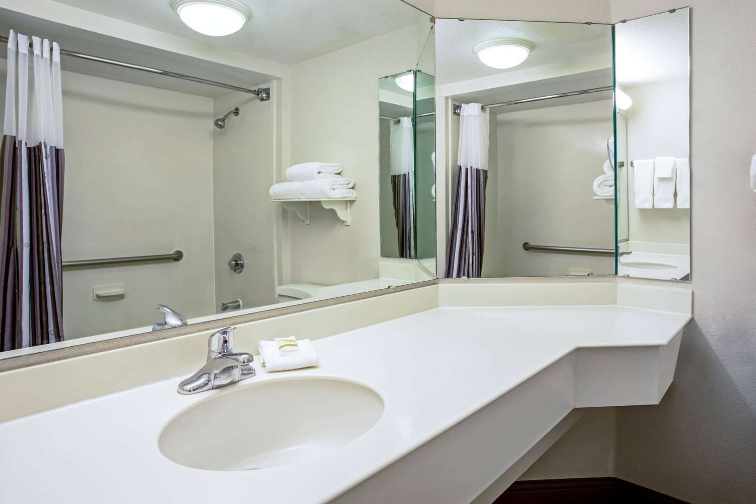 La Quinta Inn And Suites By Wyndham Tucson Airport 45/47