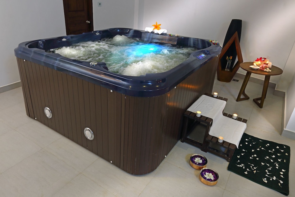 Amber Dale Luxury Hotel and Spa, Munnar (ex PLUM JUDY - THE LEISURE HOTEL) 22/50