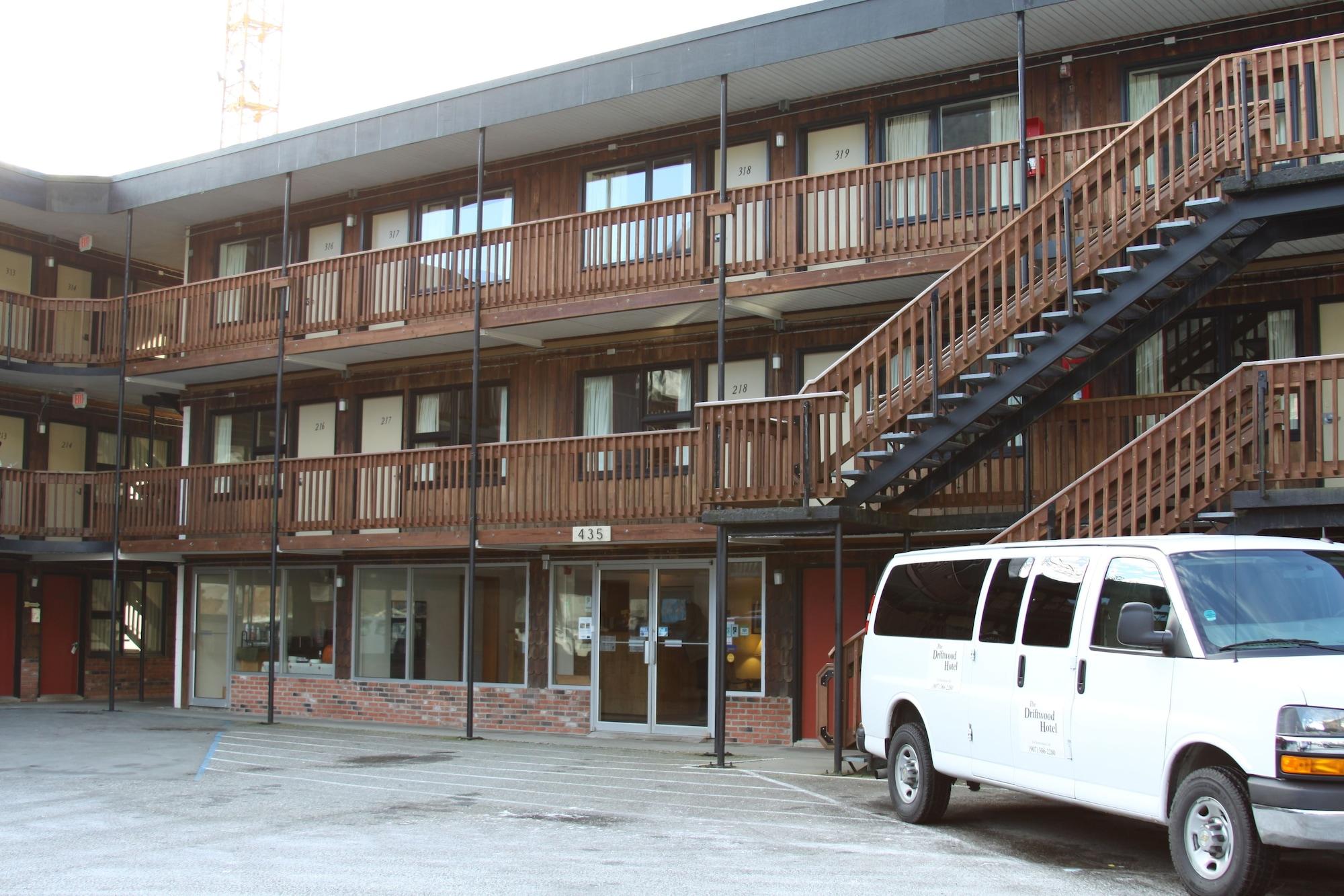 The Driftwood Hotel 7/30
