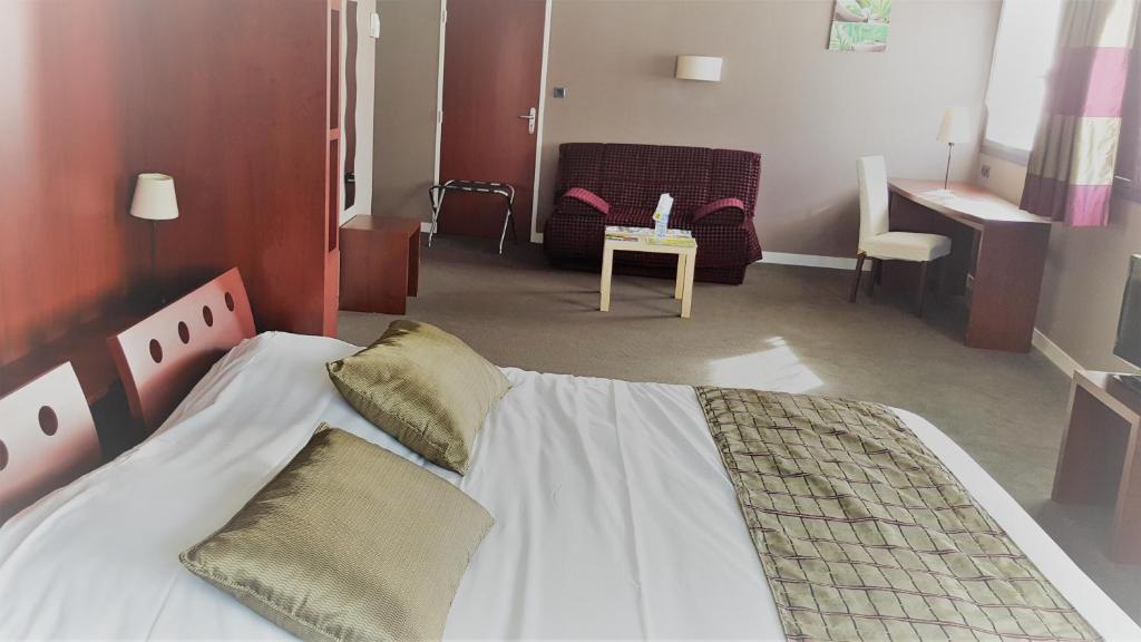 HOTEL DE LOIRE REST. LES BATELIERS 7/23