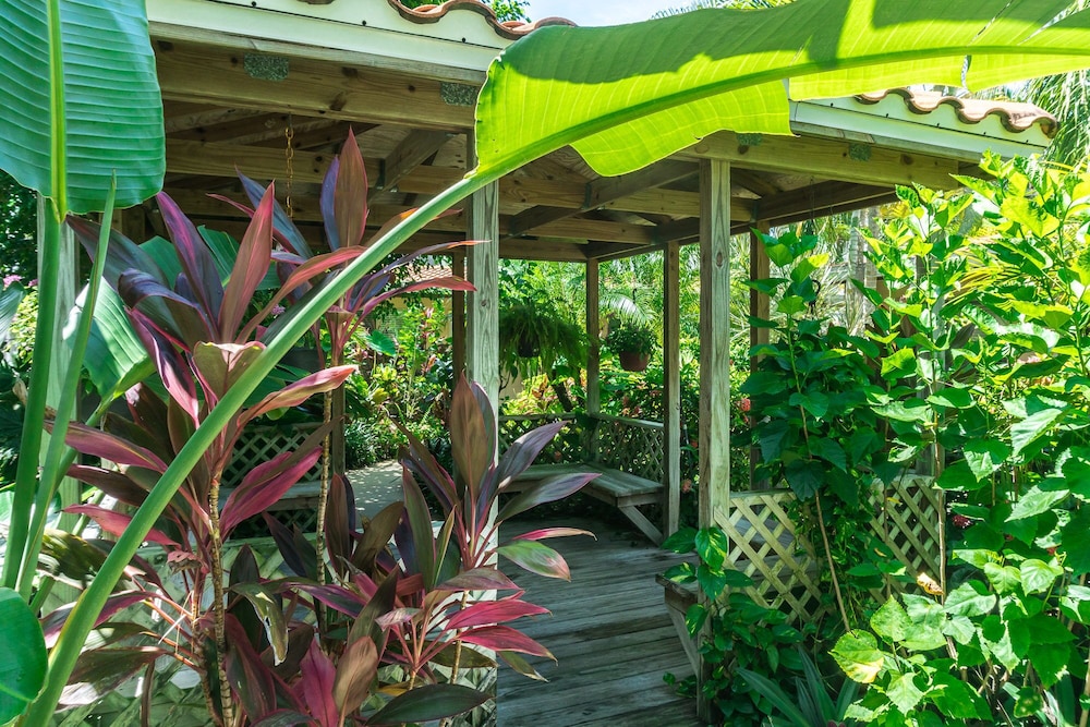 Tropical Villas of Venice Beach 3/71