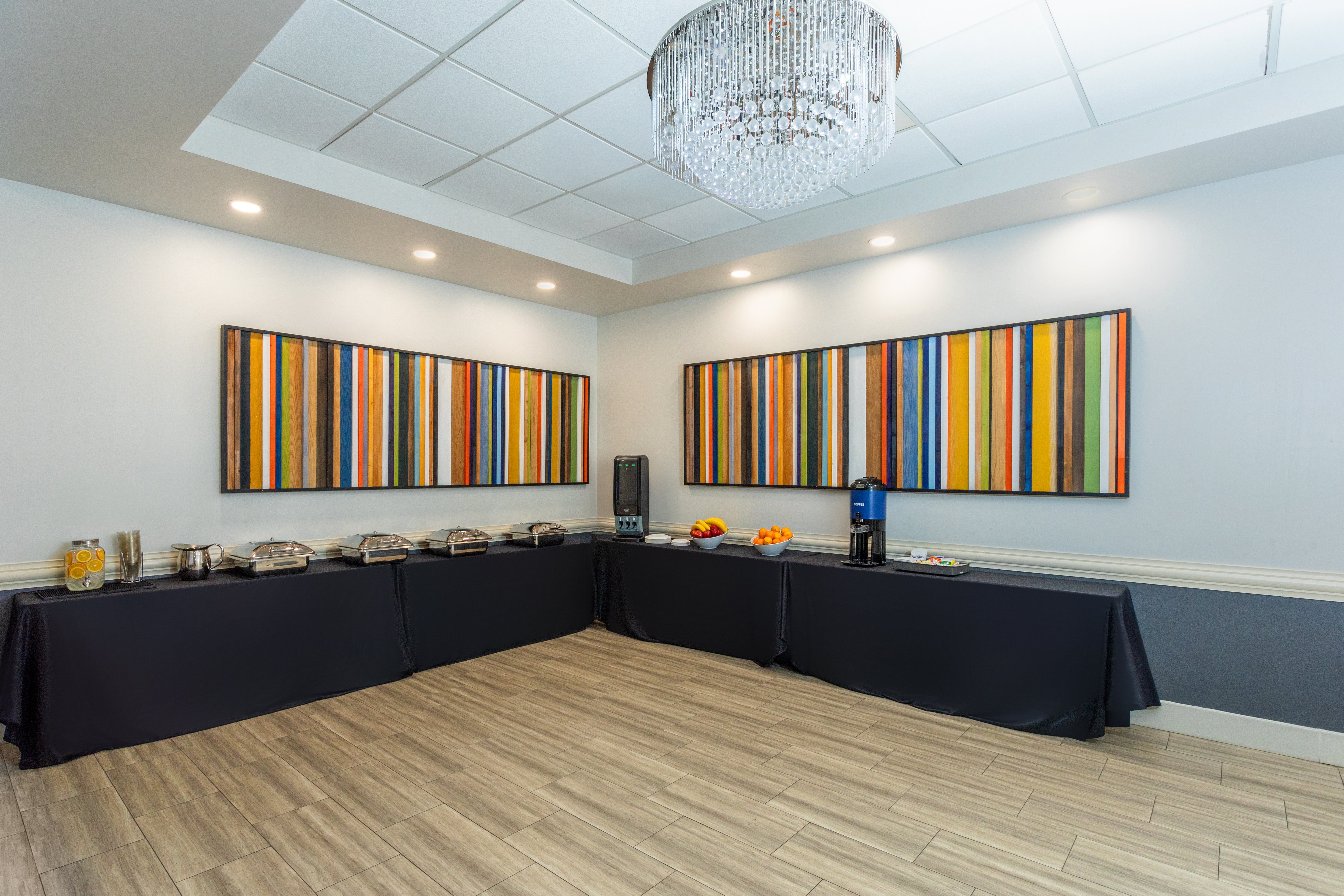 Holiday Inn Express and Suites Orlando - International Drive 51/79