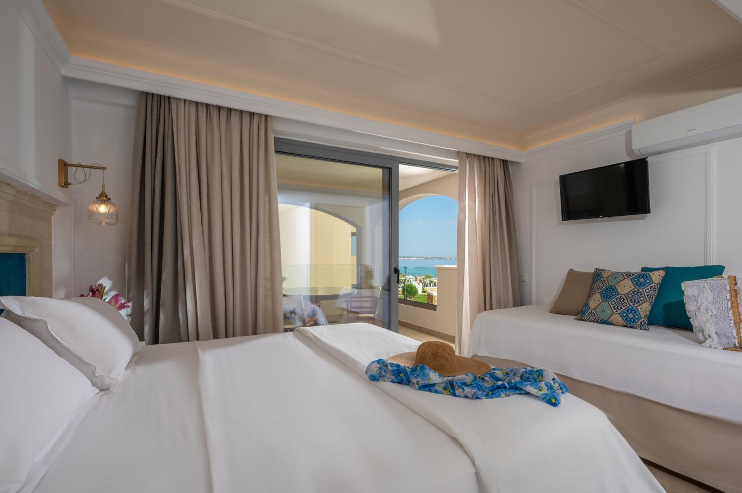 Junior Suite, Lateral Side Sea View